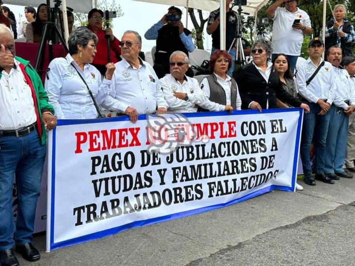En luto y con reclamos se realiza desfile por Expropiación Petrolera en Poza Rica