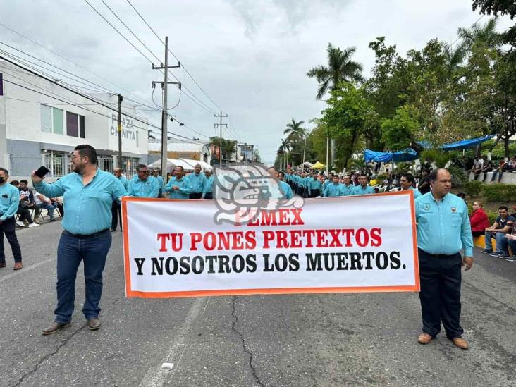 En luto y con reclamos se realiza desfile por Expropiación Petrolera en Poza Rica