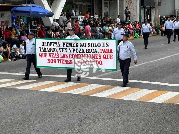 En luto y con reclamos se realiza desfile por Expropiación Petrolera en Poza Rica