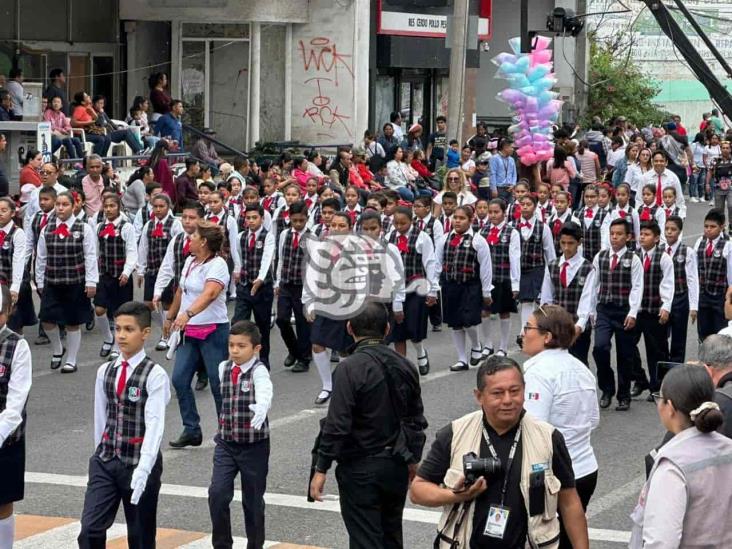 En luto y con reclamos se realiza desfile por Expropiación Petrolera en Poza Rica