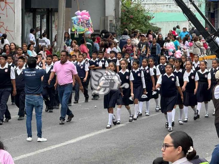 En luto y con reclamos se realiza desfile por Expropiación Petrolera en Poza Rica