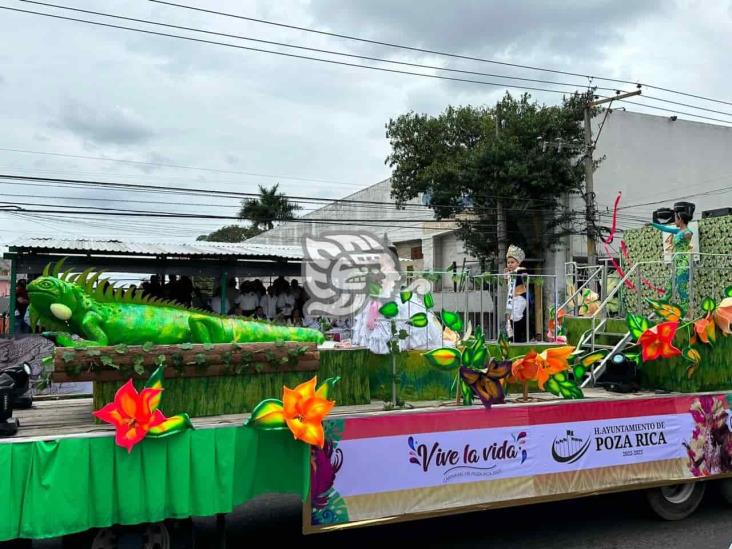 En luto y con reclamos se realiza desfile por Expropiación Petrolera en Poza Rica