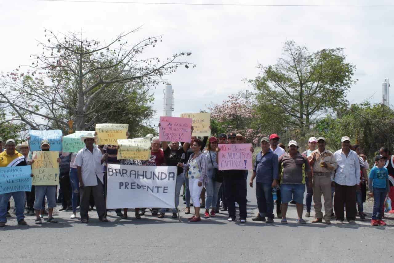 Habitantes de comunidades de Tierra Blanca se manifiestan contra Pemex