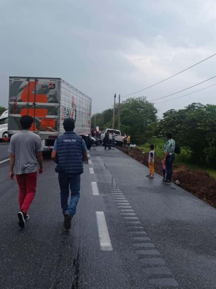 Terrible accidente en la Cárdenas-Coatzacoalcos; hay un fallecido