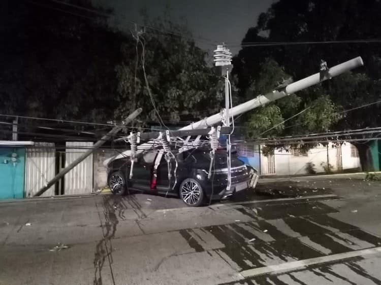 Cierre de vialidad en Boca del Río por choque de camioneta