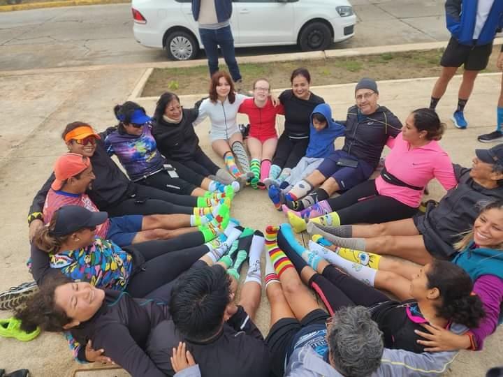 Celebran con calcetas disparejas el Día del Síndrome de Down