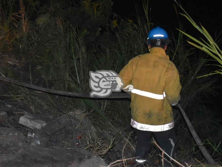 ¡Peligro!; vuelca tracto con material tóxico e inflamable en la Transístmica en el sur de Veracruz(+Video)