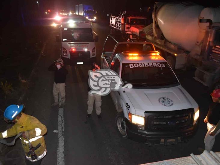 ¡Peligro!; vuelca tracto con material tóxico e inflamable en la Transístmica en el sur de Veracruz(+Video)