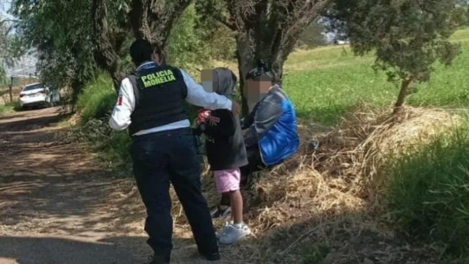 Niña fue abandonada por su madre; le vendó lo ojos y la dejó en un campo en Morelia