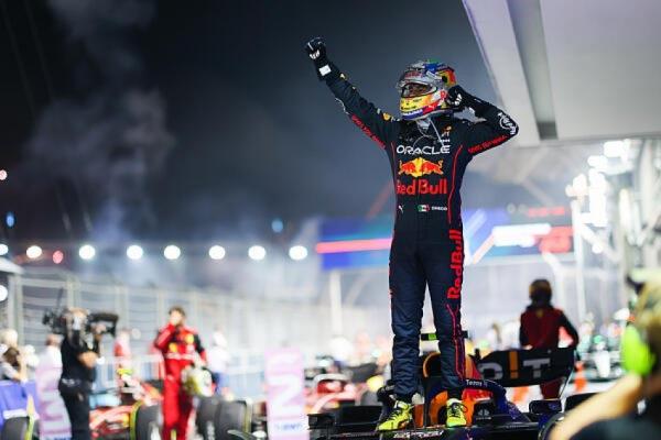 ¡Lo vuelve a hacer! Checo Pérez se lleva el primer lugar del GP de Arabia Saudita
