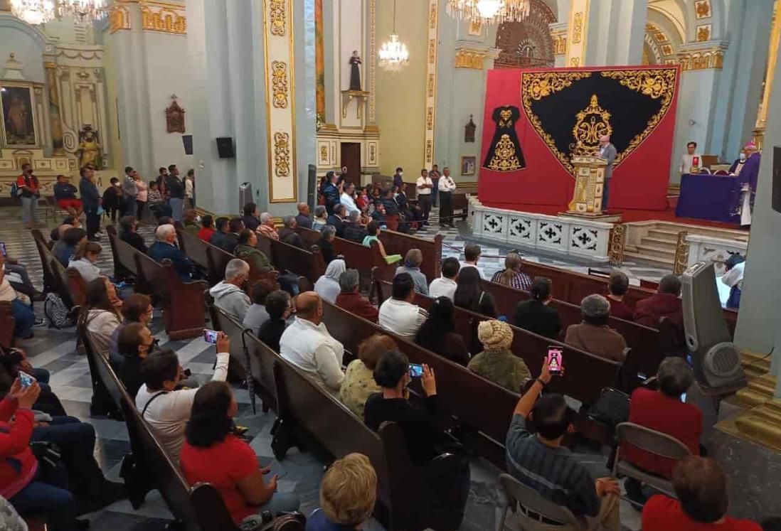 Confeccionan en España vestimenta de la virgen de la Concepción, de Córdoba