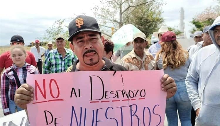 Pobladores exigen a Pemex realizar obras en beneficio de Tierra Blanca