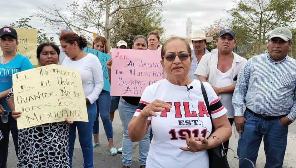 Pobladores exigen a Pemex realizar obras en beneficio de Tierra Blanca