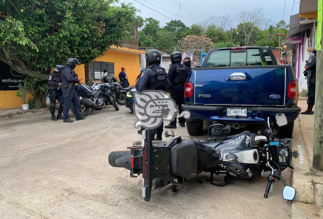 Intenta darse a la fuga e impacta motopatrulla en Acayucan