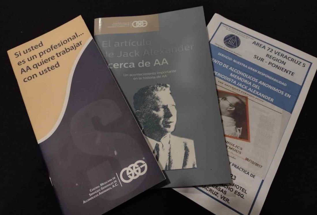 Alcohólicos Anónimos rinde homenaje en memoria del periodista Jack Alexander, en Veracruz