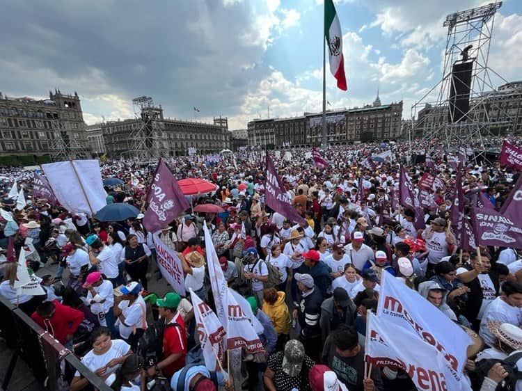 La 4T existe gracias al pueblo: López Obrador agradeció a asistentes del Zócalo (+Vídeo)