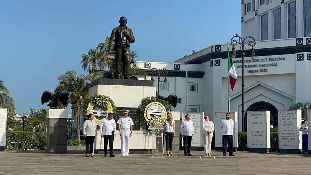 Conmemoran el natalicio Benito Juárez, en Veracruz