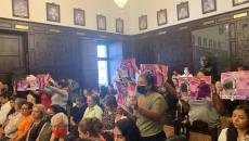 Protestan mujeres en el Cabildo de Veracruz contra regidor acusado de acoso