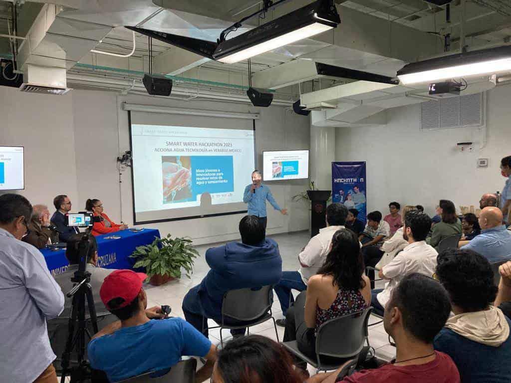 Estudiantes de la UV participan en el “Smart Water Hackathon 2023”