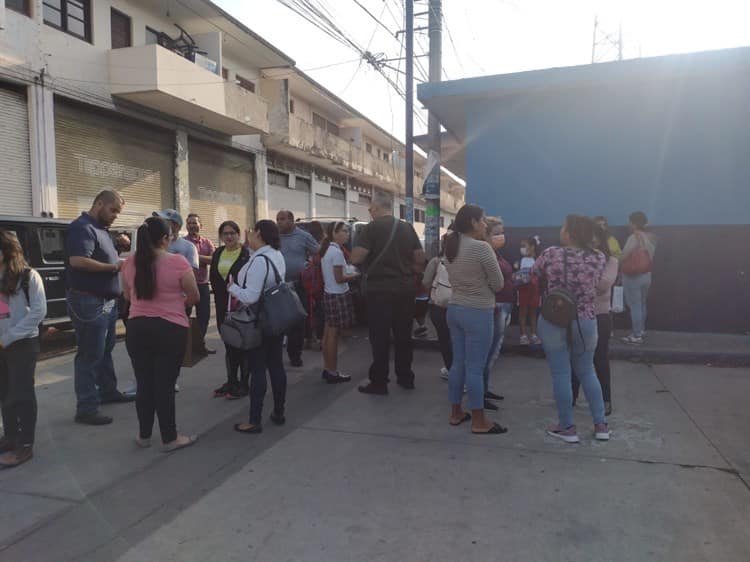 Se manifiestan por falta de director en escuela primaria de Veracruz (+Video)