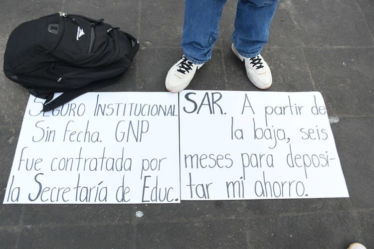 ¡Le dan largas! tras jubilarse por salud, atrasan a ex docente sus prestaciones