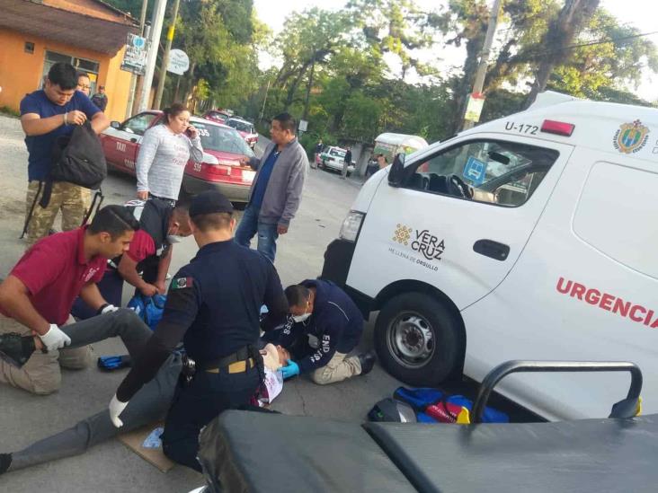 Estudiante choca contra un taxi en la carretera Xalapa- Coatepec