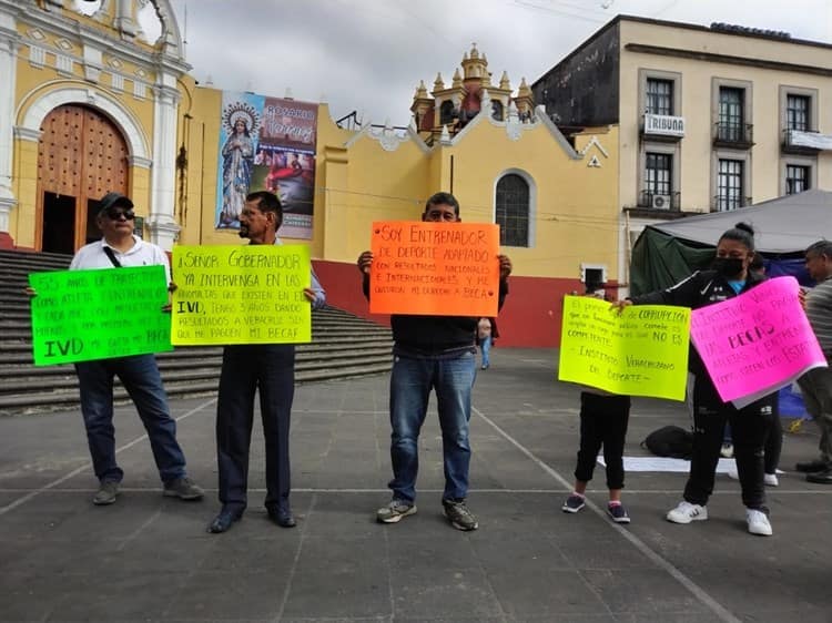 ¡Es de los mejores!; entrenador de deporte adaptado reclama al IVD pago de beca