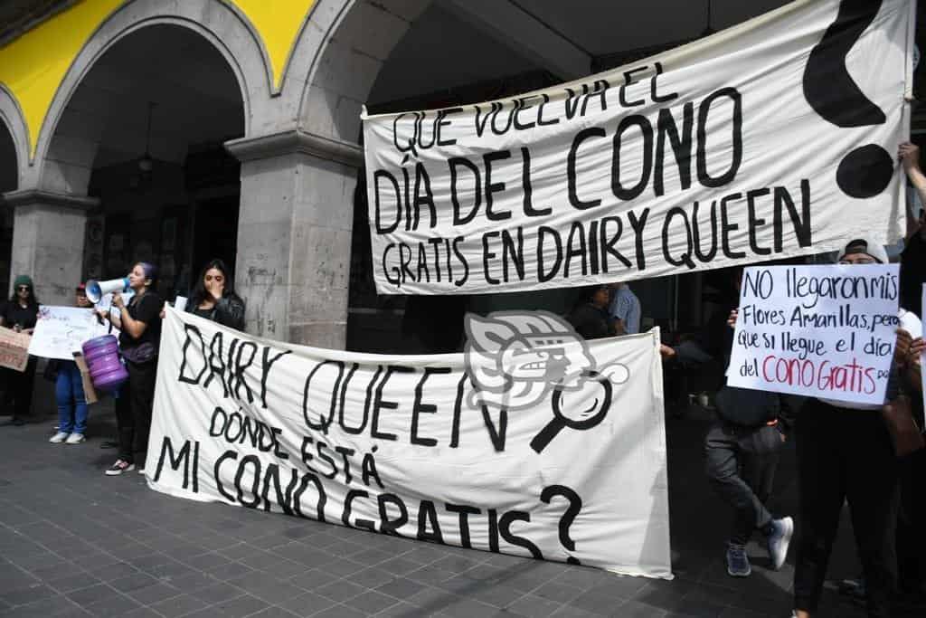 Se manifiestan en Xalapa; piden helado gratis de Dairy Queen