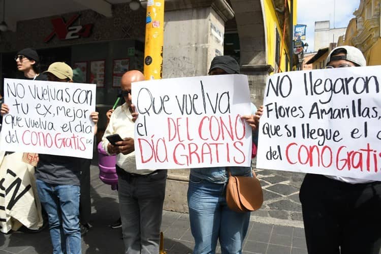 Con protesta exigen regreso del ‘Día del cono gratis’ a Dairy Queen