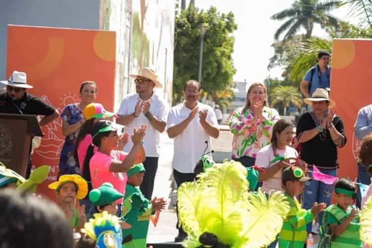 Realizan desfile de la primavera en Cardel