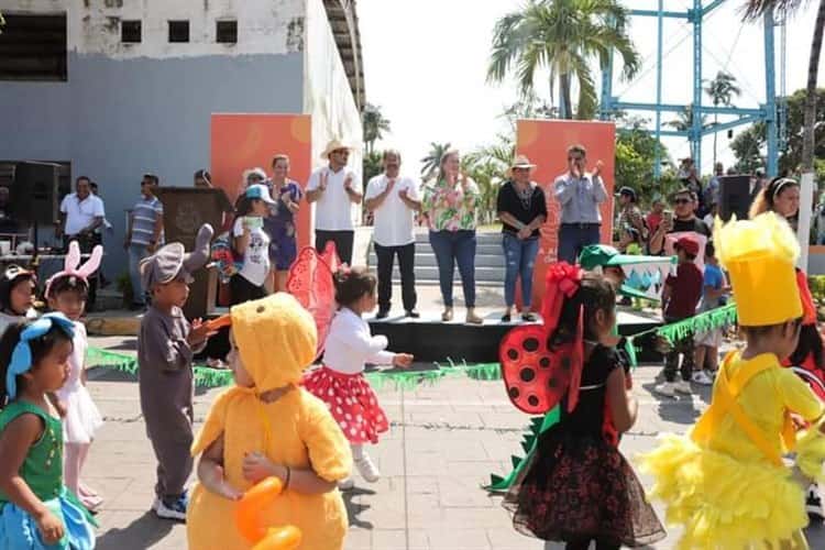 Realizan desfile de la primavera en Cardel