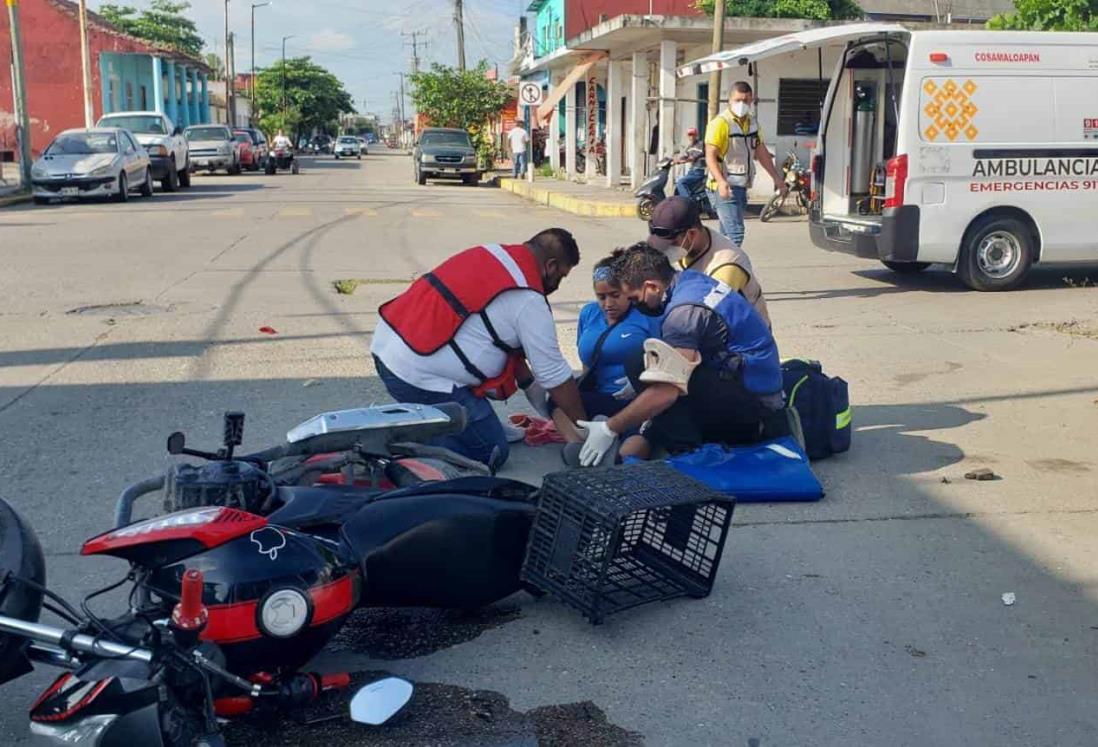 Mujer resulta lesionada tras chocar contra otra moto en Cosamaloapan