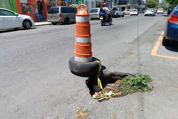 Hundimiento en colonia Centro de Veracruz pone en riesgo a peatones y automovilistas
