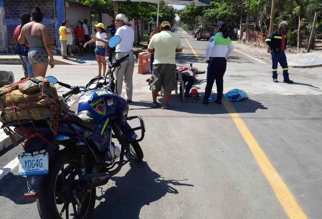 Motociclista se impacta contra camión de carga en Medellín de Bravo