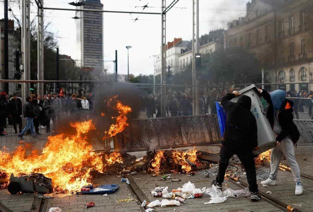 Se intensifican protestas contra reforma de pensiones en Francia