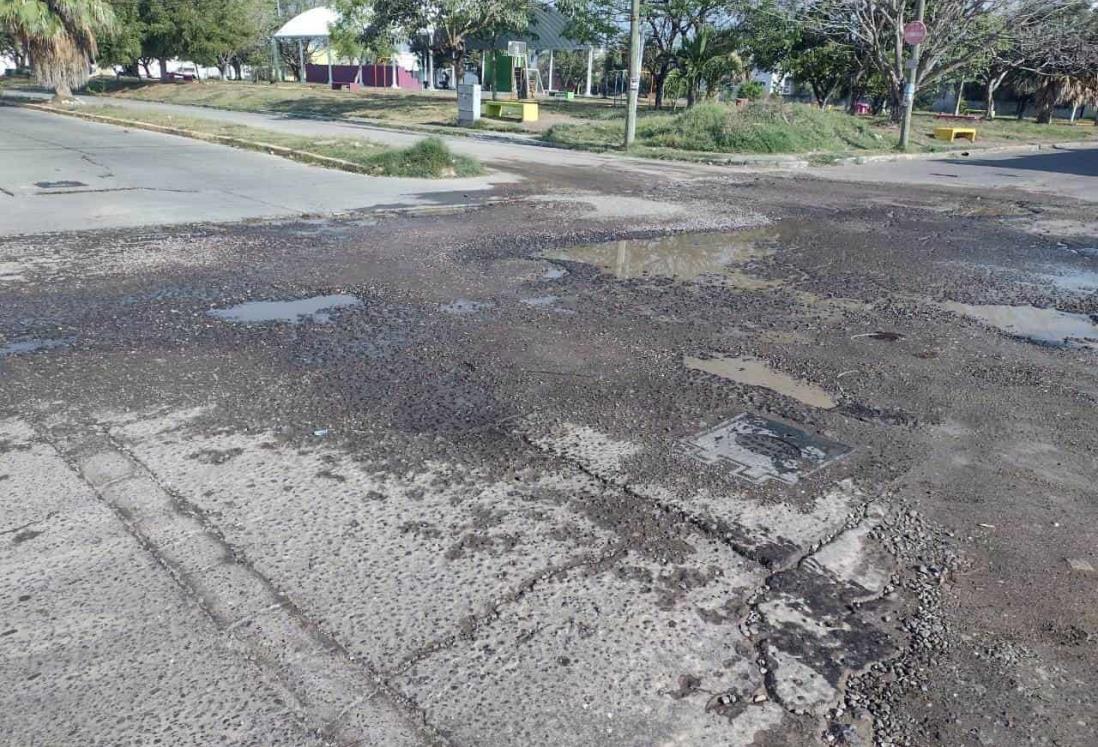 Se quejan por baches y aguas negras en Arboledas San Ramón, en Medellín