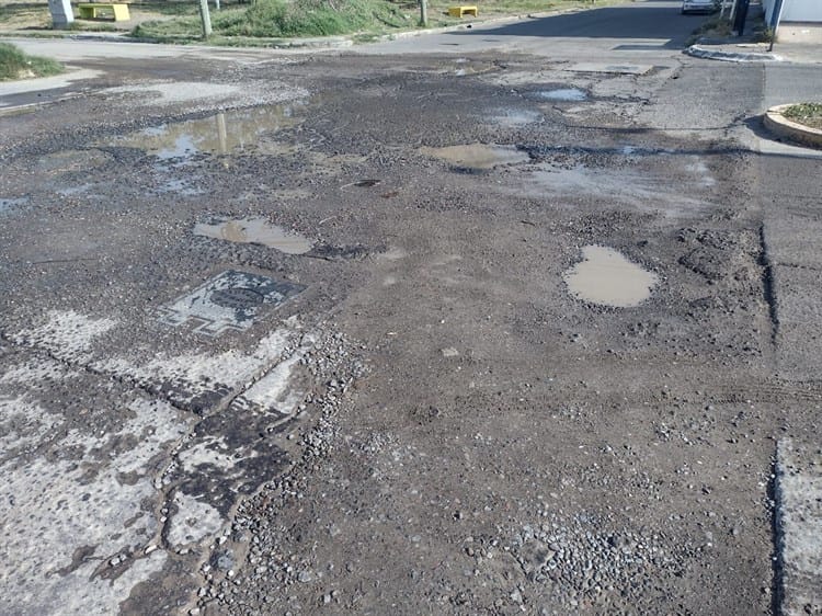 Se quejan por baches y aguas negras en Arboledas San Ramón, en Medellín