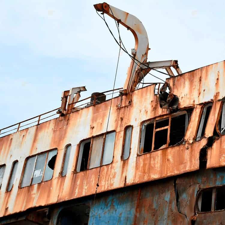 Cierran playa “La Cava” en Alvarado a turistas tras peligro por barco ruso “Enchanted Capri” encallado