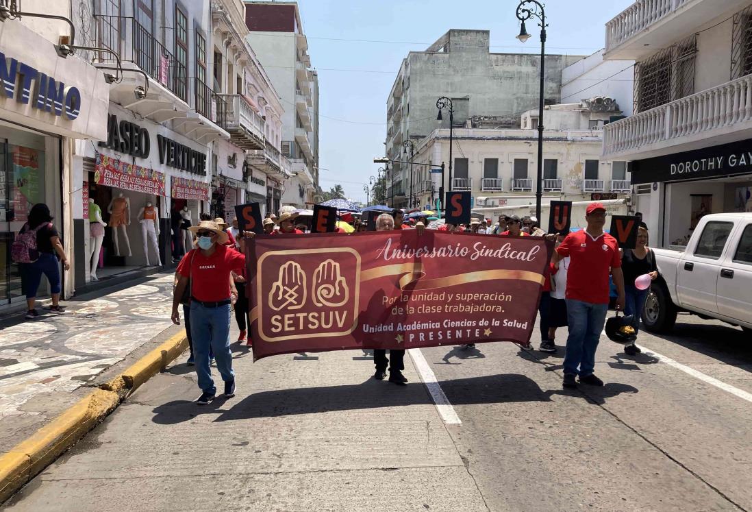 SETSUV celebra 51 años con marcha por el Centro de Veracruz