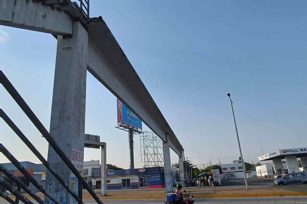 ¿Reparación? Vecinos exigen nuevo puente en la Rafael Cuervo, en Veracruz