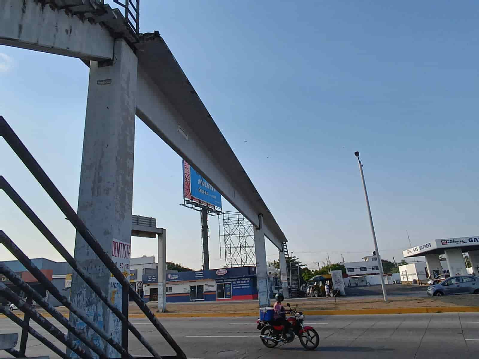 Exigen vecinos nuevo puente peatonal en avenida Rafael Cuervo, Veracruz