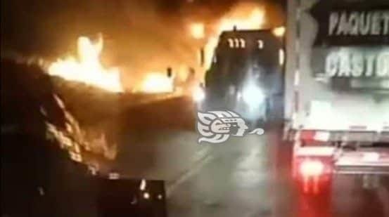 Se incendia tráiler en la Córdoba - Veracruz (+Video)