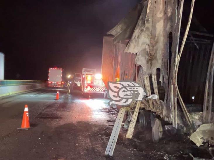 Se incendia tráiler en la Córdoba - Veracruz (+Video)