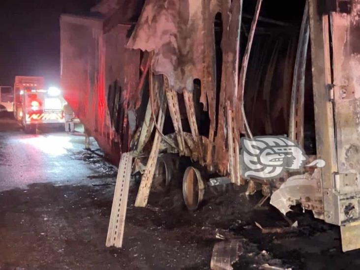 Se incendia tráiler en la Córdoba - Veracruz (+Video)