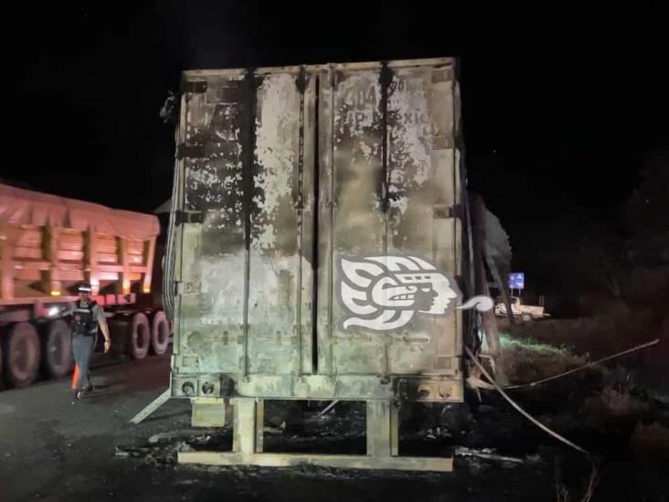 Se incendia tráiler en la Córdoba - Veracruz (+Video)