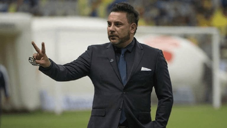 Tendría Pumas como DT a Antonio Mohamed