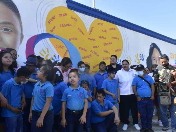 Develan mural por Día Mundial del Síndrome de Down en Coatzacoalcos (+Vídeo)