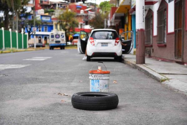 En Xalapa van tras invasores de vía pública, realizan operativos