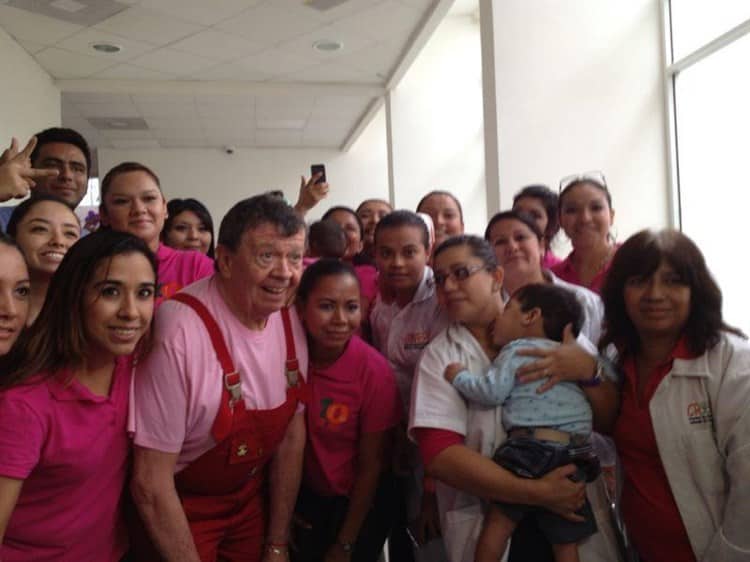 ¿”Chabelo” visitó Veracruz? Así recuerda CRIVER su visita ante cientos de niños