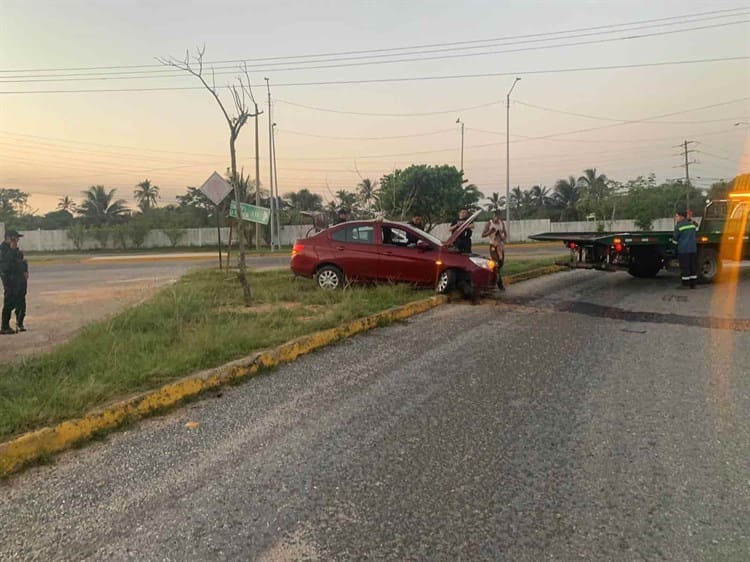 ¿Venía enfiestado?; pierde el control y choca en la avenida Universidad